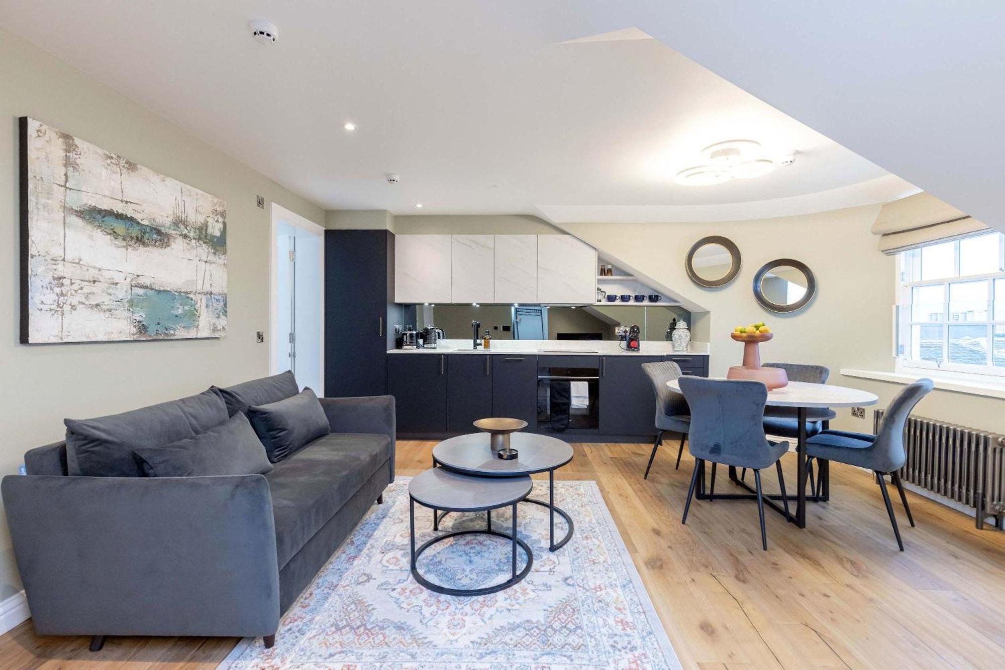 Dragon Luxury Serviced At Albyn Place Apartament
